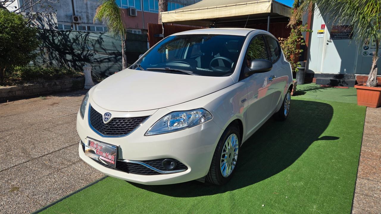 Lancia Ypsilon 1.3 MJT 16V 80 CV 5 porte S&S Silver
