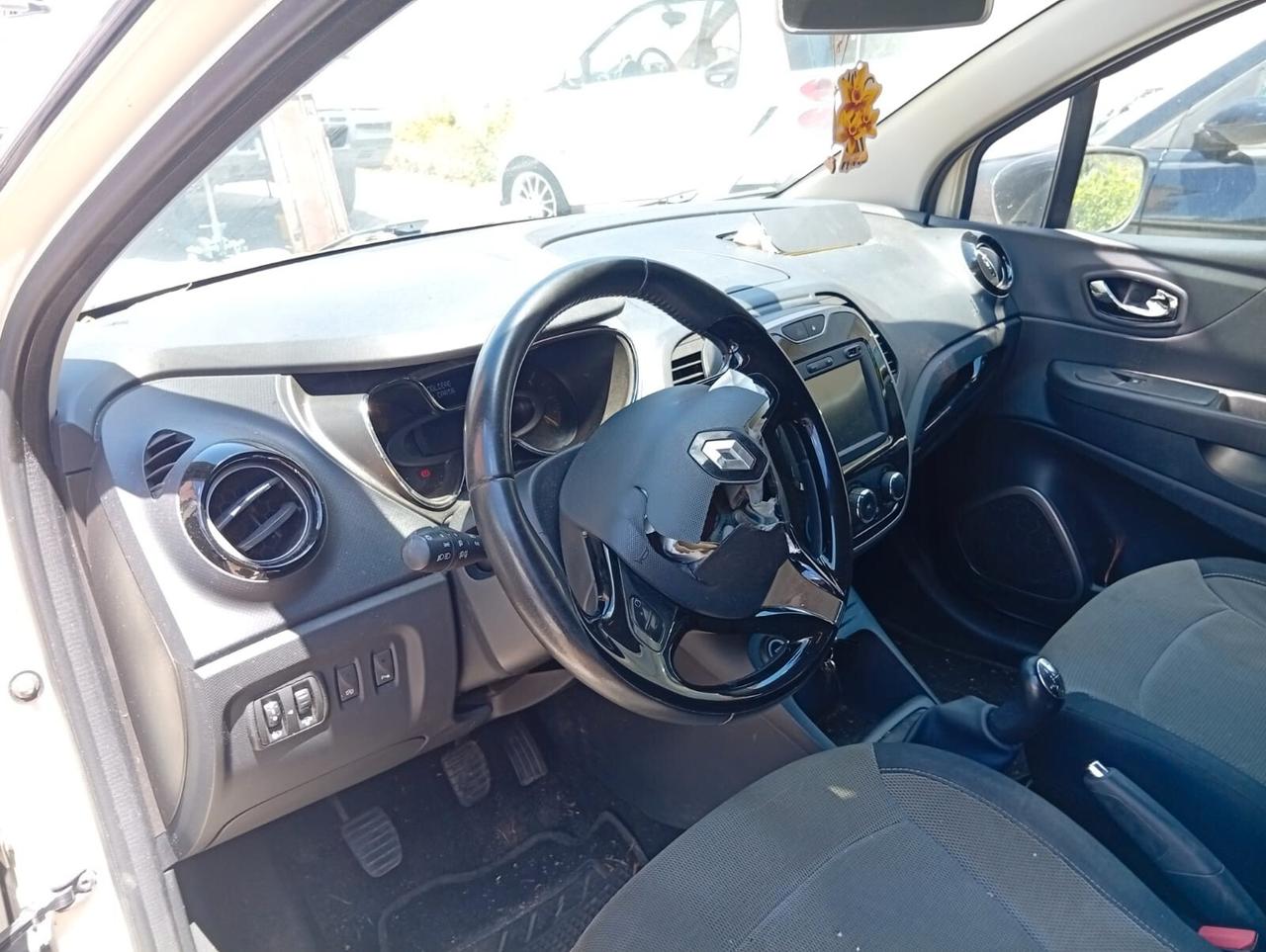 Renault Captur 1.5 dCi sinistrata incidentata km90000