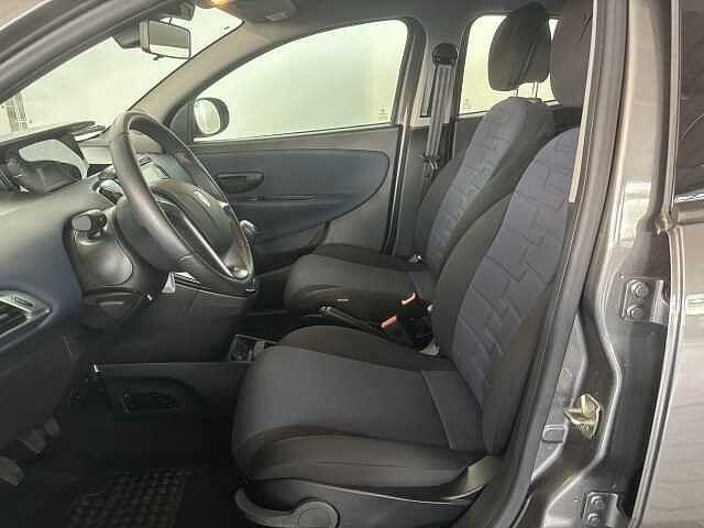 Lancia Ypsilon Platino 1.0 Hybrid 70 cv - usata