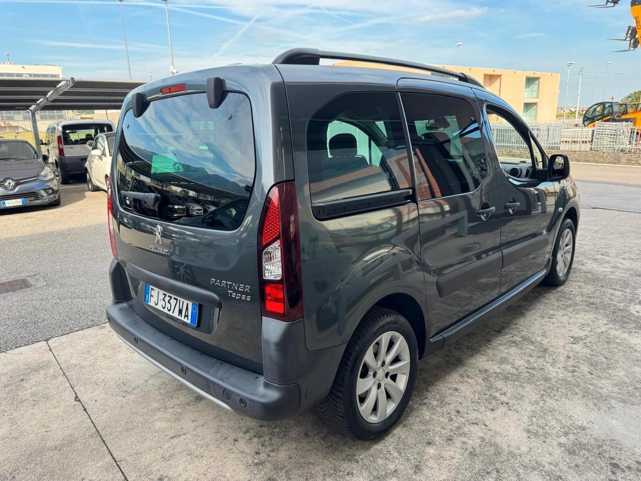 Peugeot Partner Tepee BlueHDi 100 Outdoor