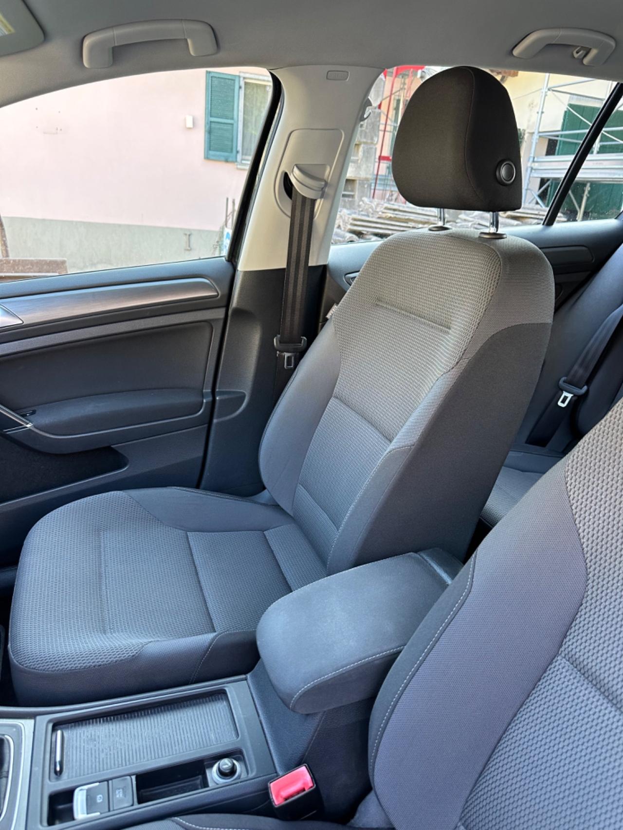 Volkswagen GOLF 1.2 TSI 105 CV CMBT KMCERT UNICOPR
