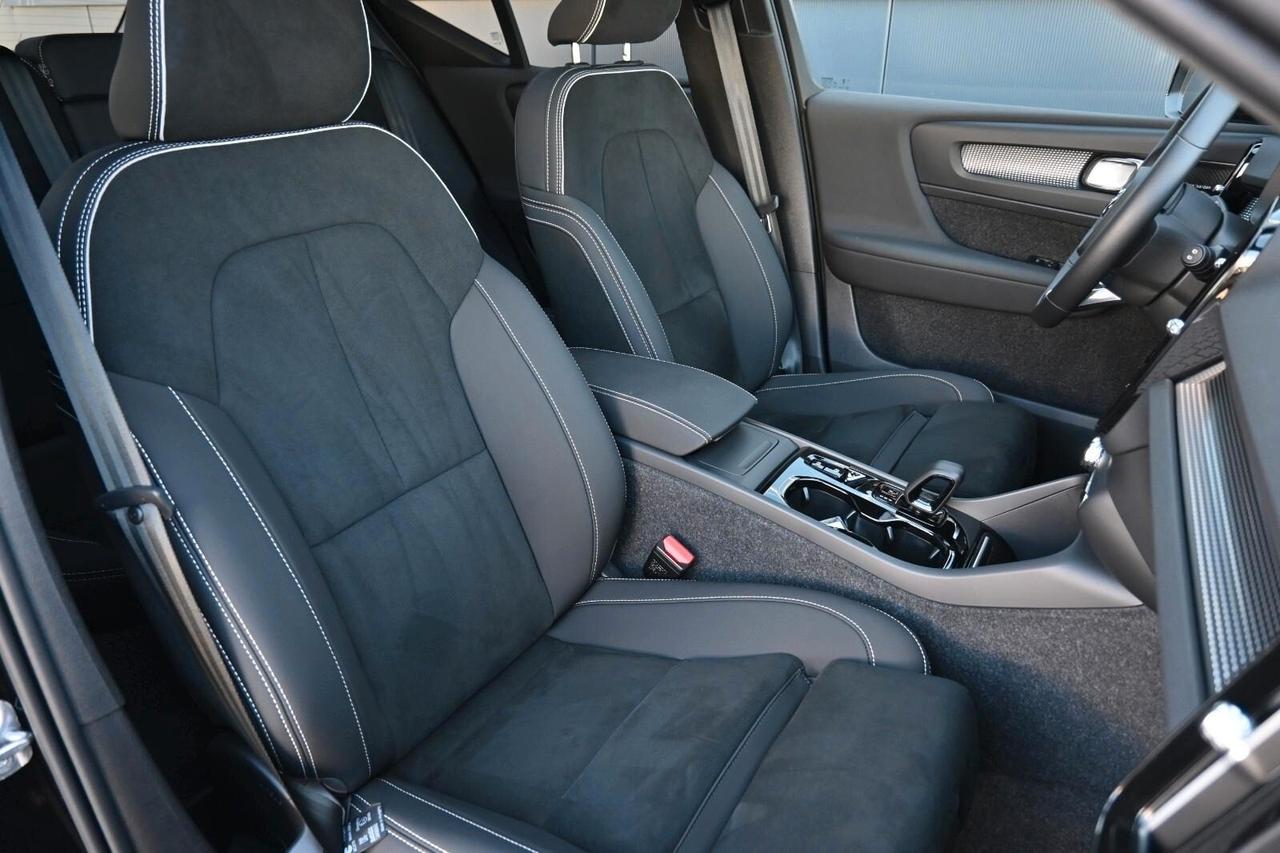 Volvo XC40 B4 automatico Ultra Dark