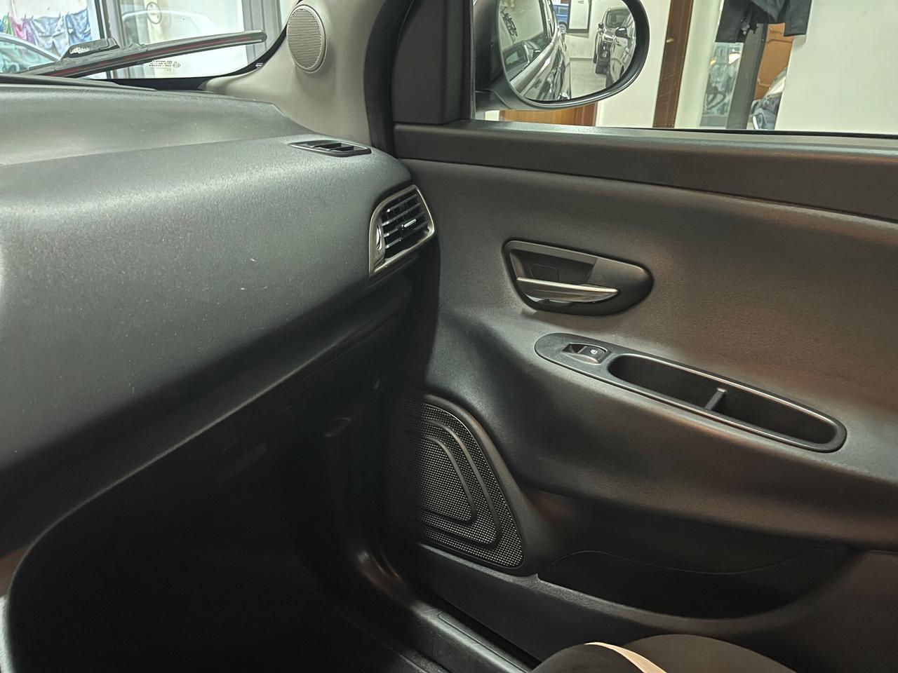 Lancia Ypsilon 1.2 Benzina 69 CV Platinum