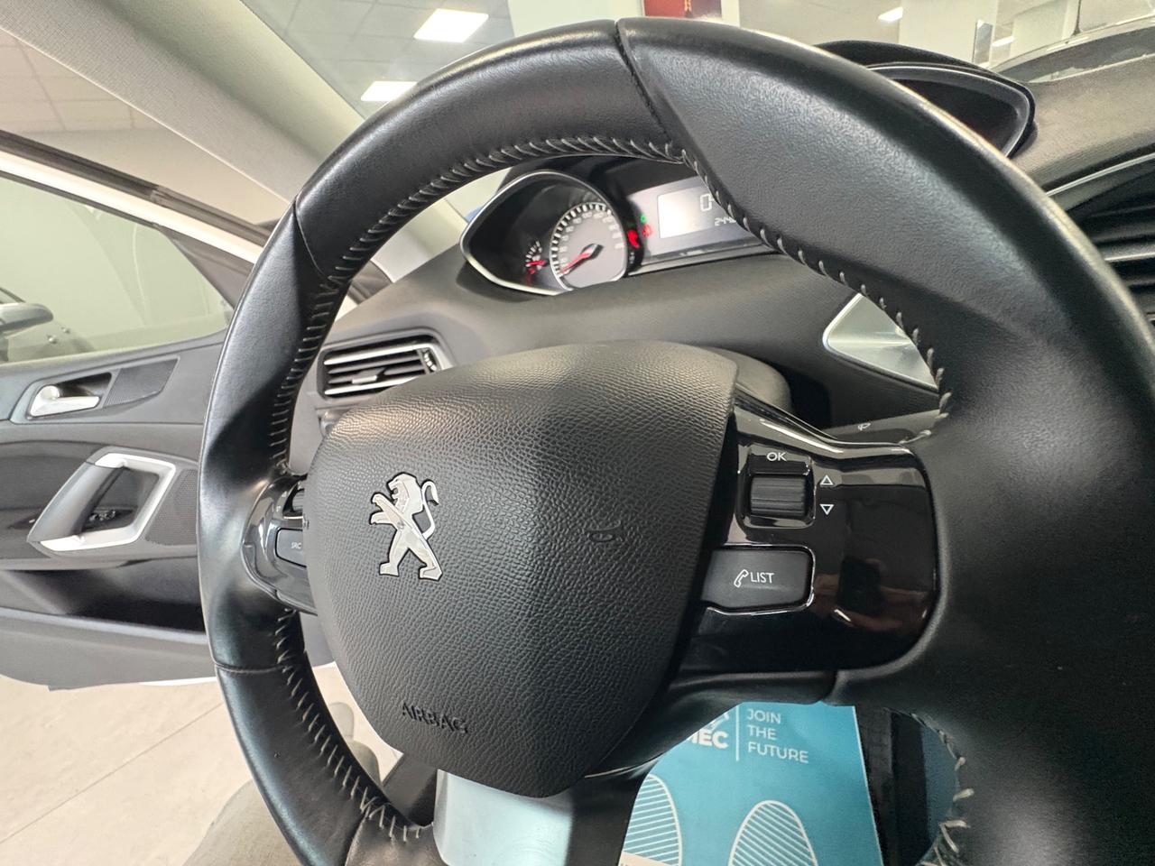 Peugeot 308 1.2 benzina 110cv 2016 neopatentati