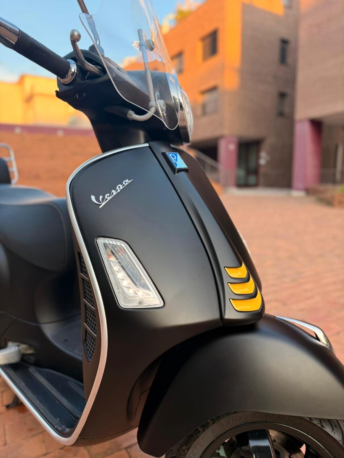 Piaggio Vespa 300 GTS hpe SUPER SPORT pari a nuovo