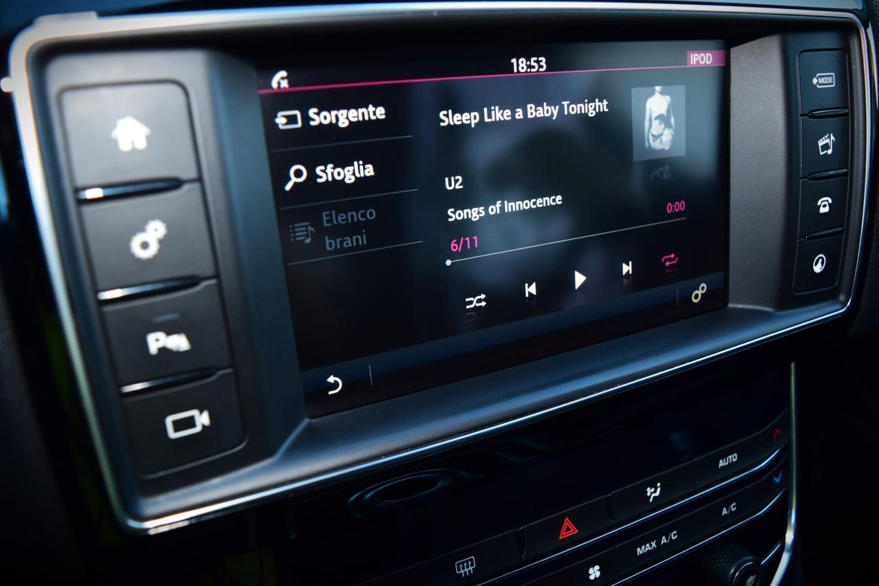 Jaguar XE 2.0 D 180 cv Automatica Prestige