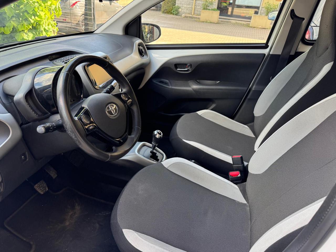 Toyota Aygo 1.0 VVT-i 69 CV 5 porte x-business MMT