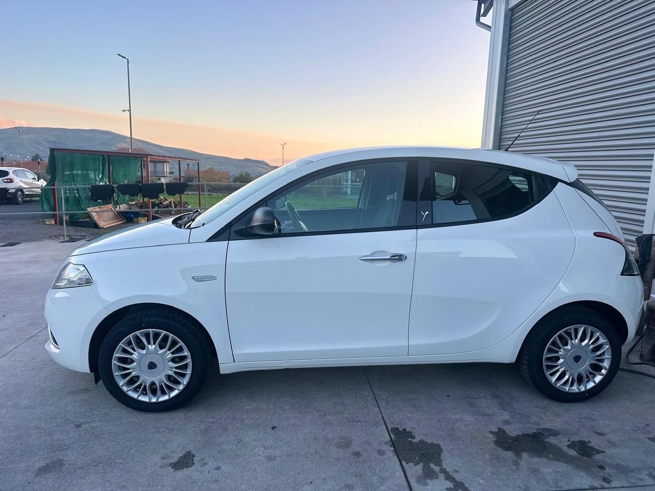 Lancia Ypsilon 1.2 69 CV 5 porte Platinum