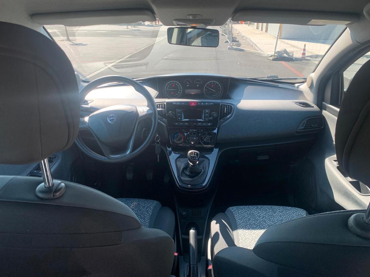 Lancia Ypsilon 1.0 FireFly 5 porte S&S Hybrid Ecochic Silver