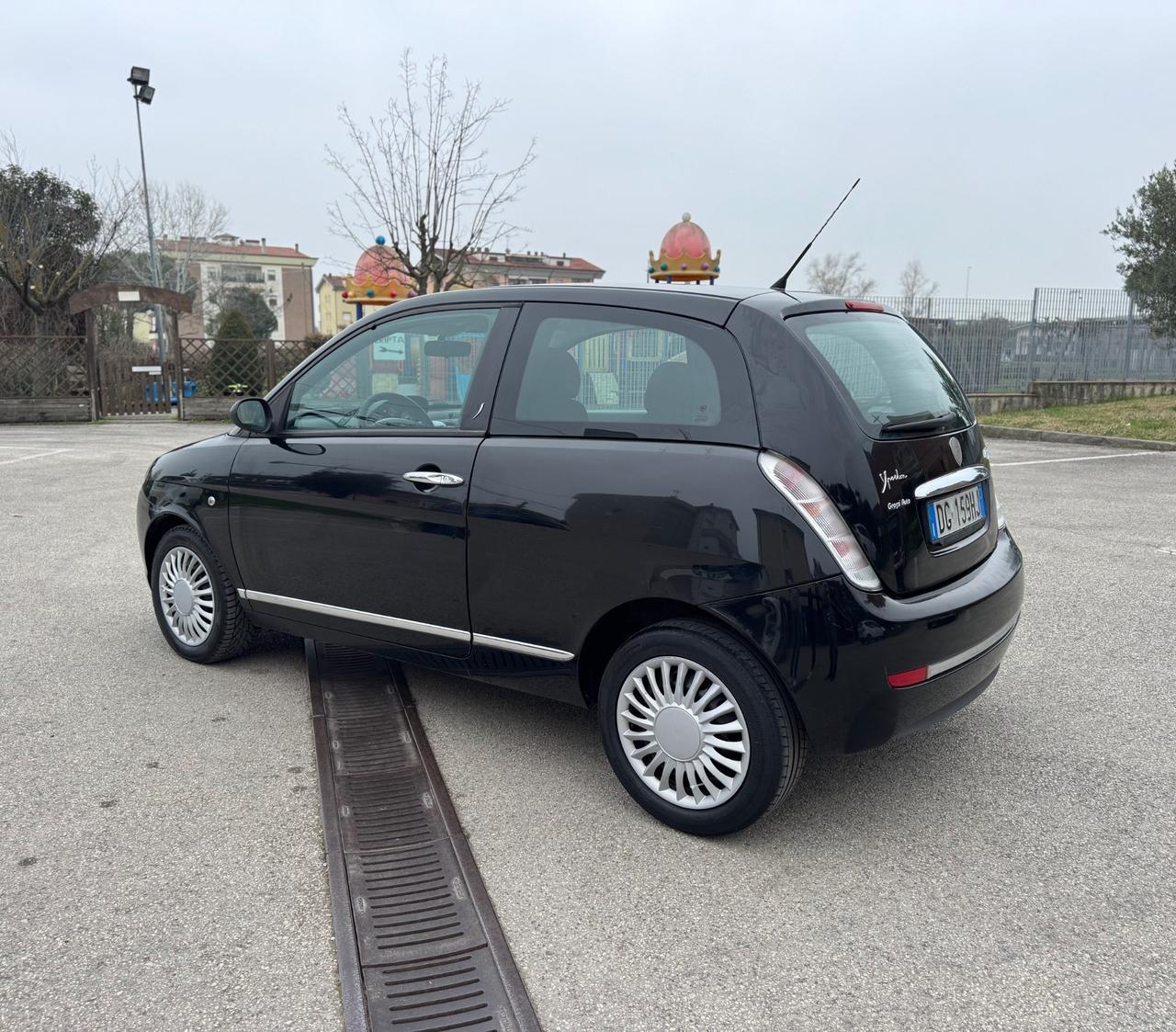Lancia Ypsilon 1.3 MJT 75 CV Argento