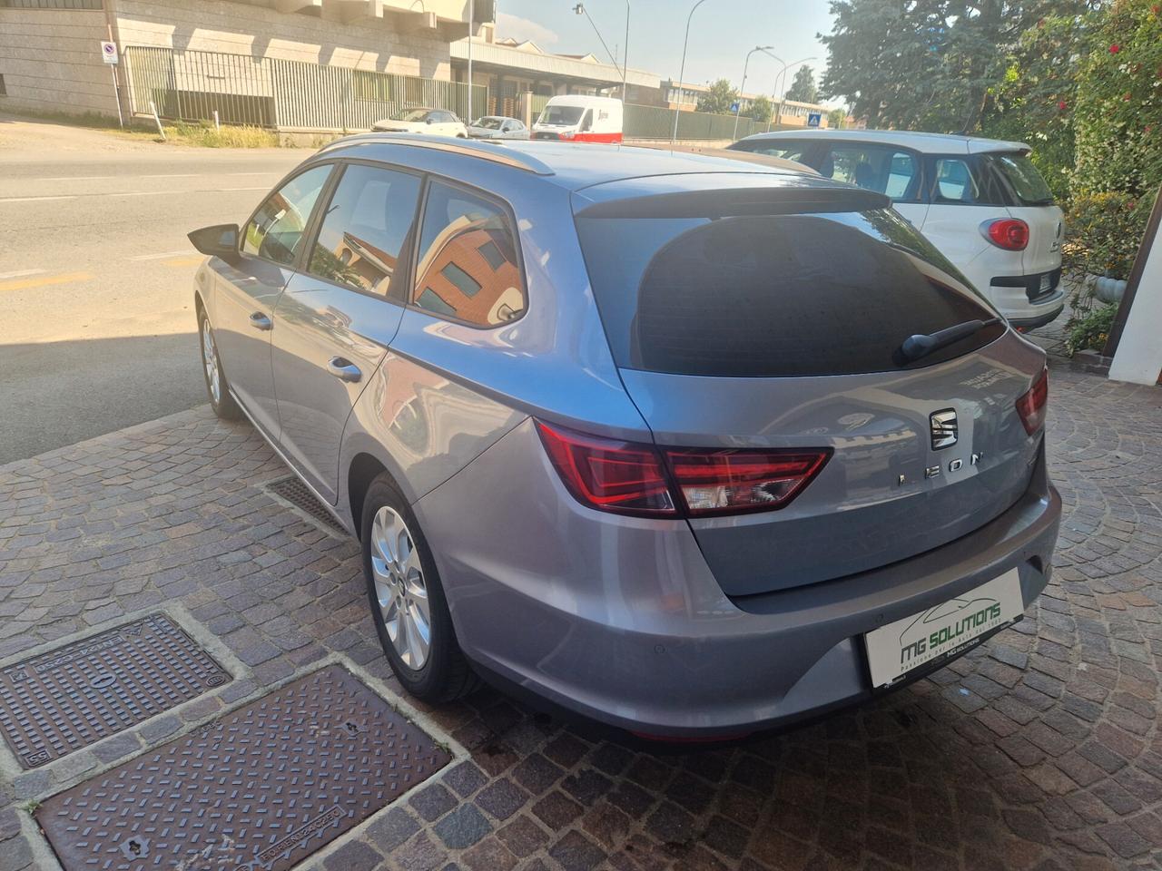 SEAT Leon ST 1.6tdi 110cv DSG Style Business / NAVI / FARI LED