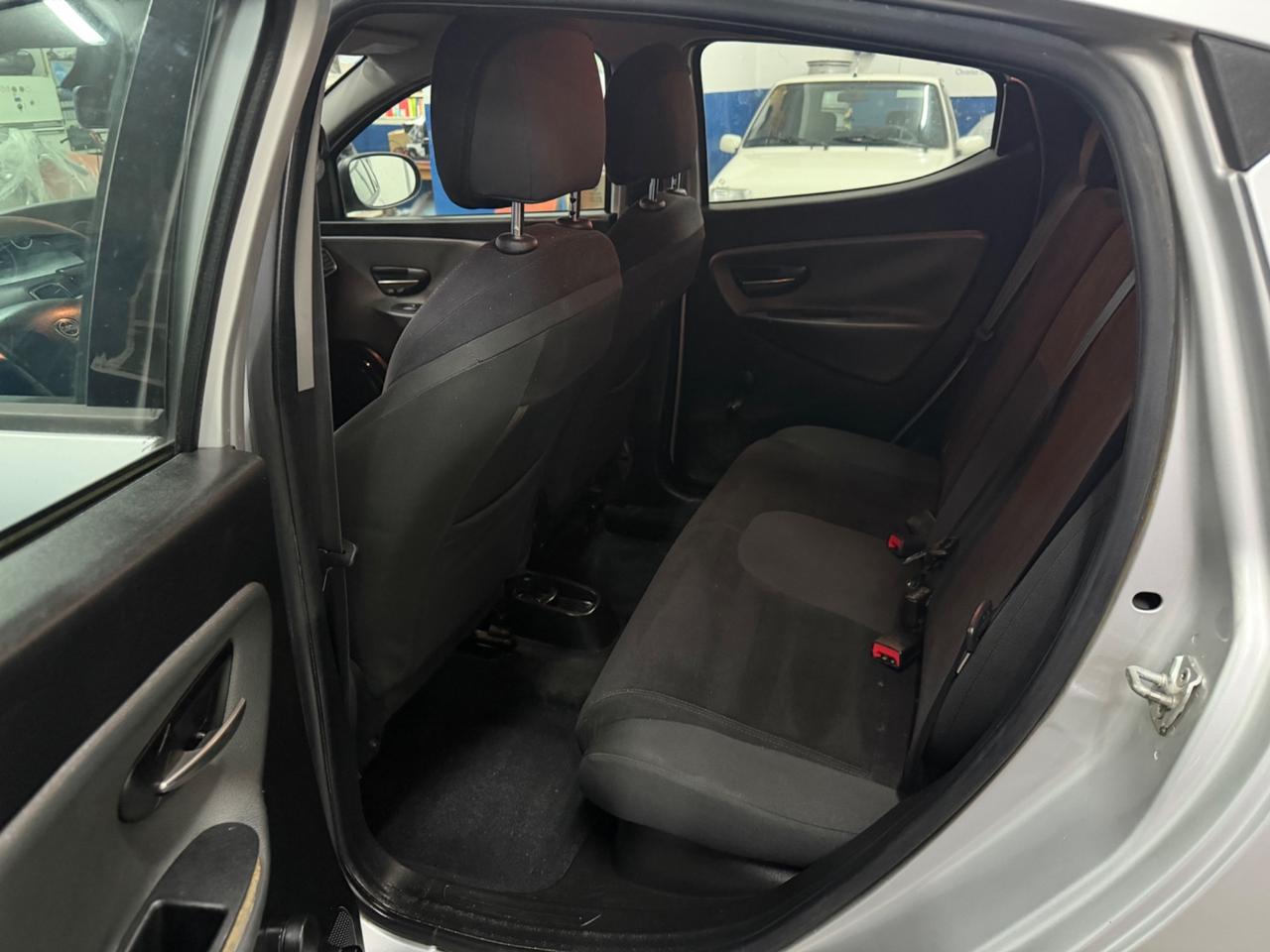 Lancia Ypsilon 1.2 69 CV 5 porte S&S Silver