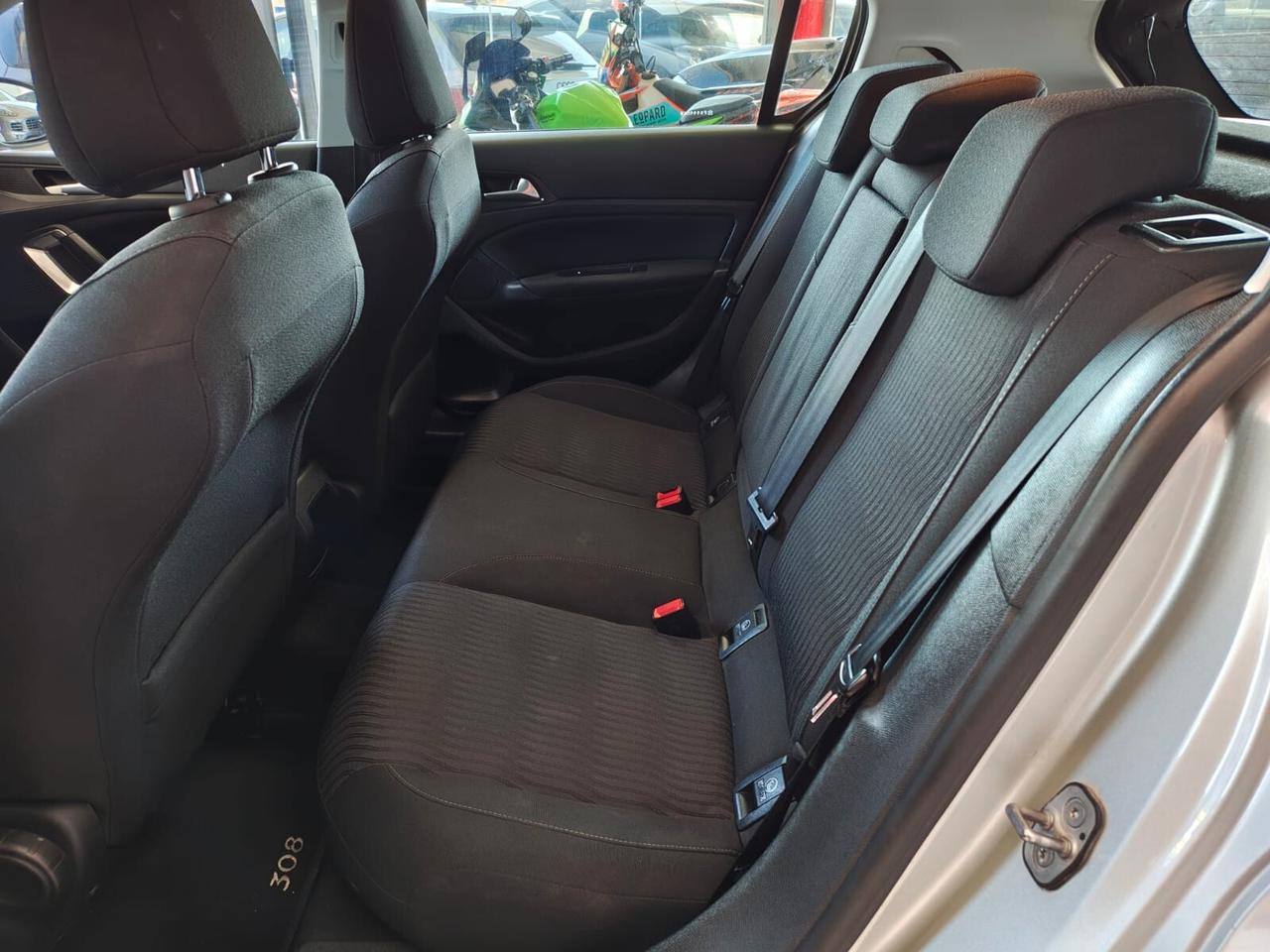 Peugeot 308 BlueHDi 120 S&S Business