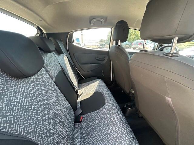 Lancia Ypsilon 1.0 FireFly 5 porte S&S Hybrid Ecochic Silver