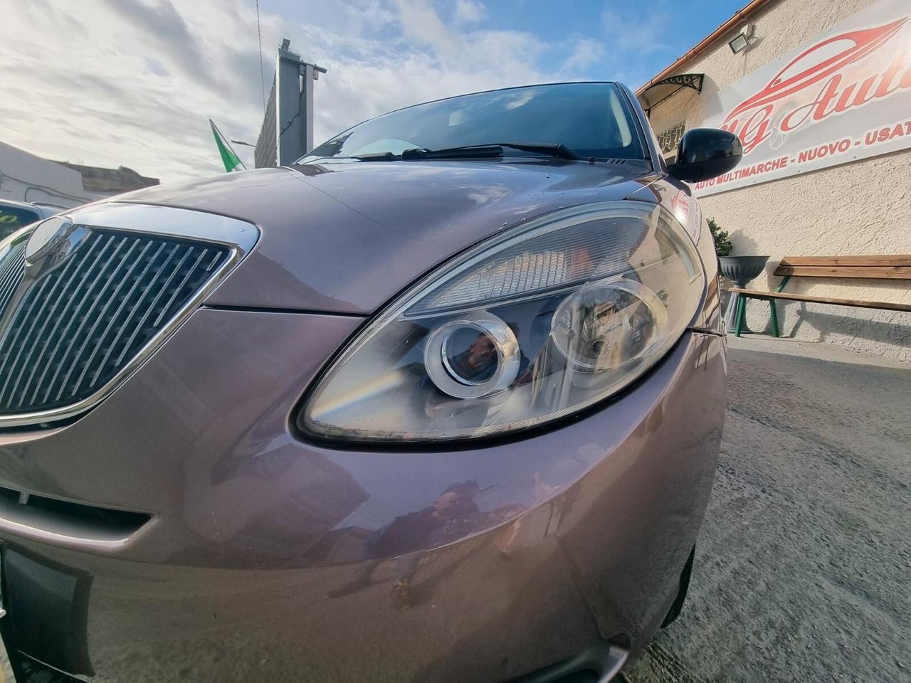 Lancia Ypsilon 1.3 MJT 75 CV Diva