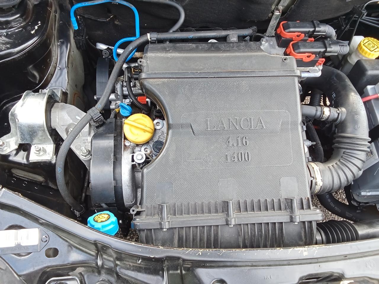 Lancia Ypsilon 1.4 16V Sport MomoDesign