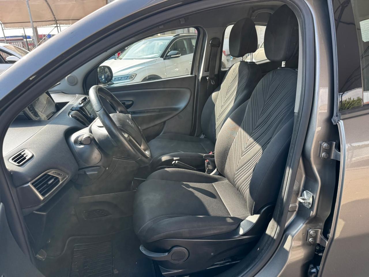 Lancia Ypsilon 1.0 FireFly 5 porte S&S Hybrid Gold