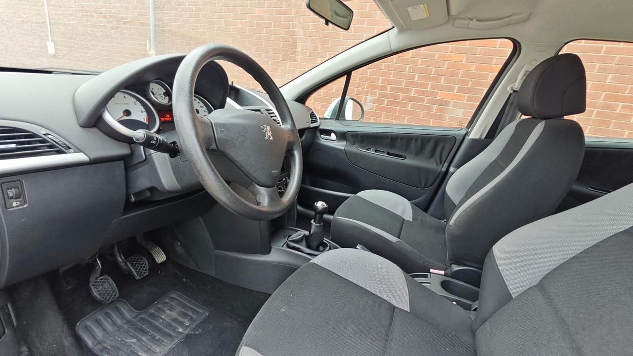 Peugeot 207 1.4 8V 75CV 5p. ONE Line