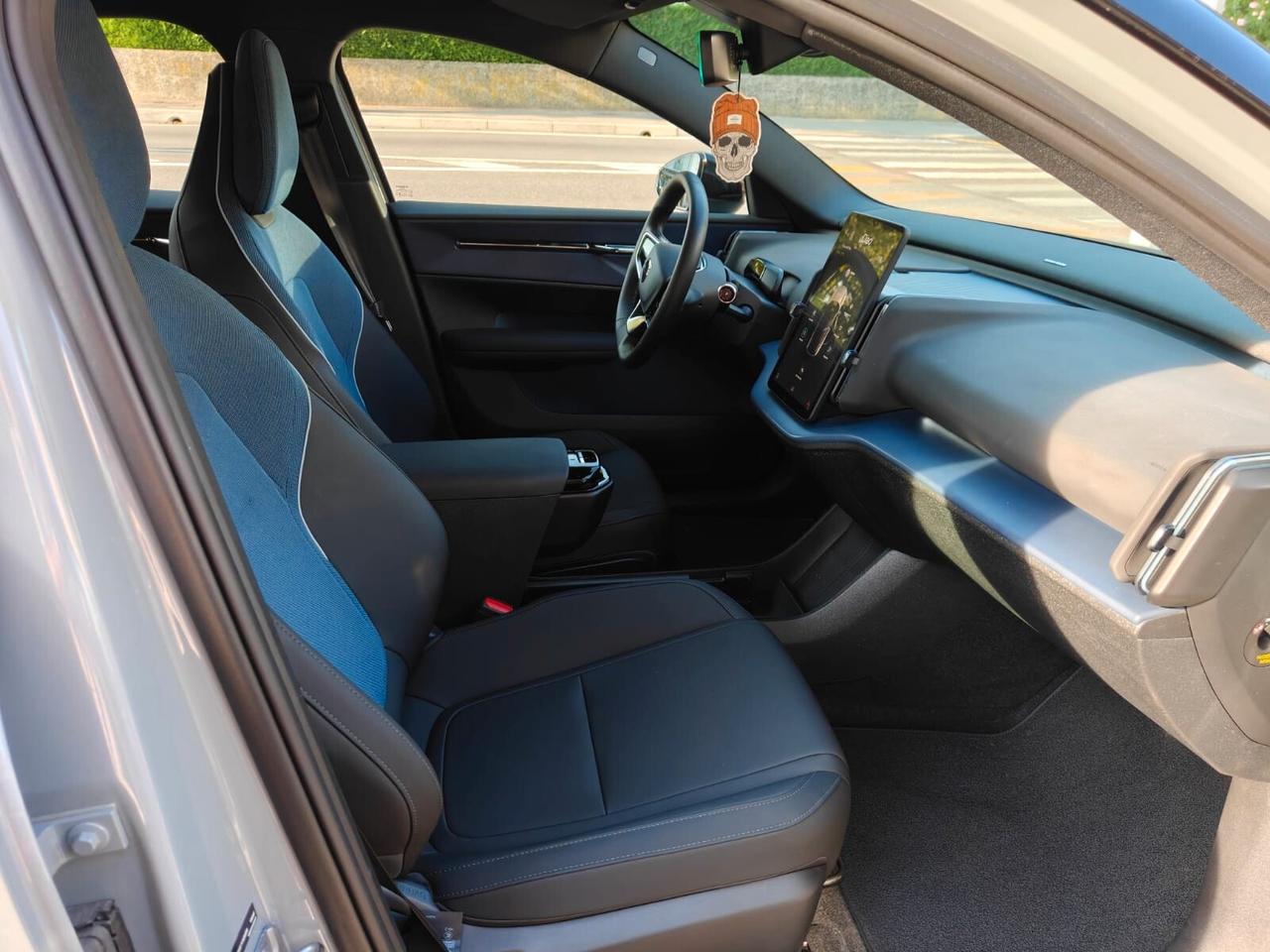 VolvoEX30 single motor Extended Range Plus rwd