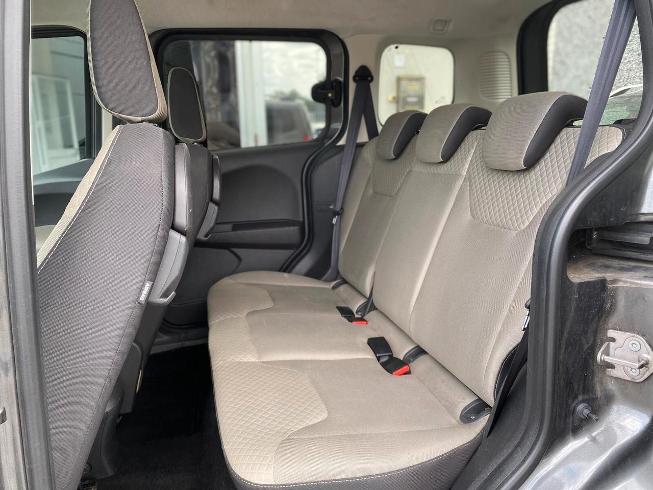 Ford Tourneo Connect 1.5 TDCi 120 CV Titanium