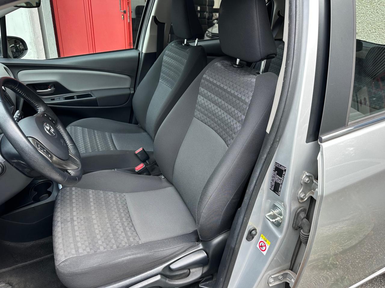 Toyota Yaris 5p 1.3 Lounge E6 OK NEOPATENTATO