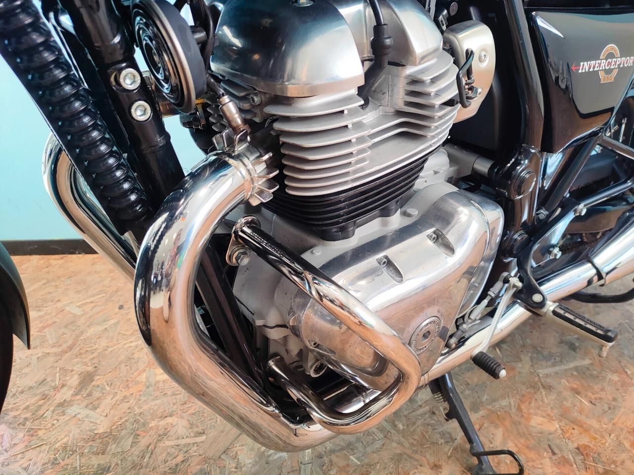 Royal Enfield Interceptor 650 con soli 6499 km.