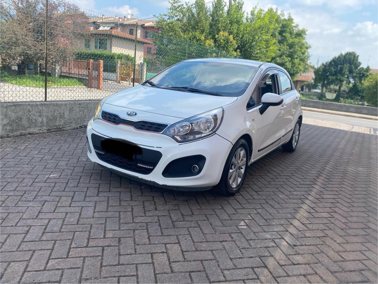 Kia Rio 1.1 CRDi 5p. Cool neopatentati