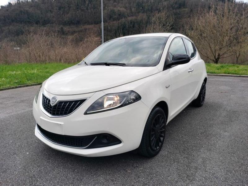 Lancia Ypsilon 1.0 FireFly 5 porte S&S Hybrid Silver