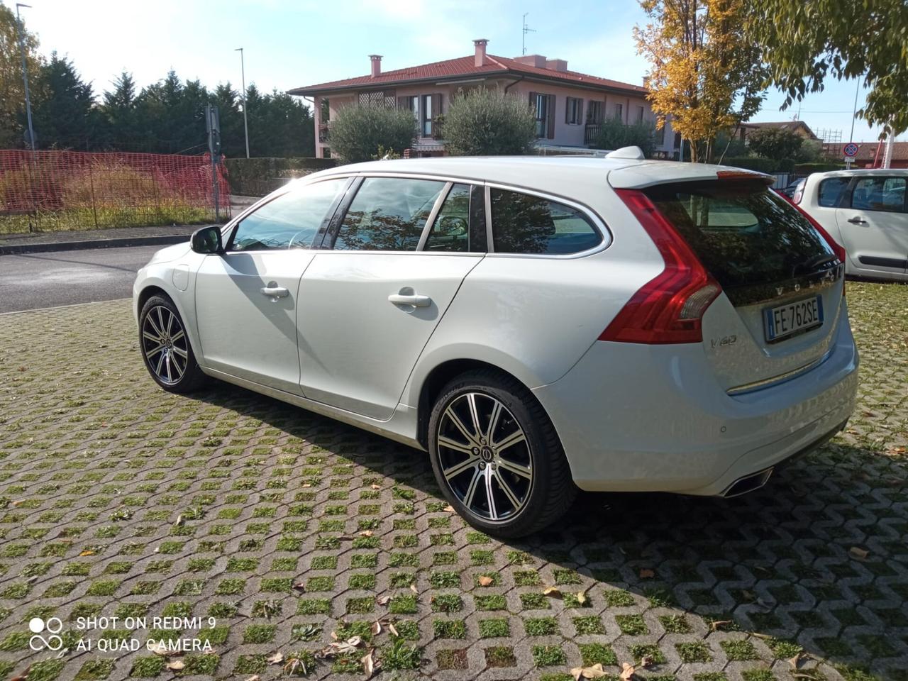 VOLVO V60 D6 Twin Engine Geartronic Momentum