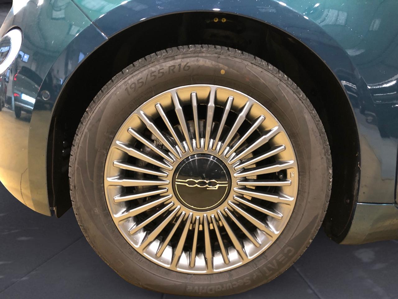 FIAT 500e 42 kWh La Prima