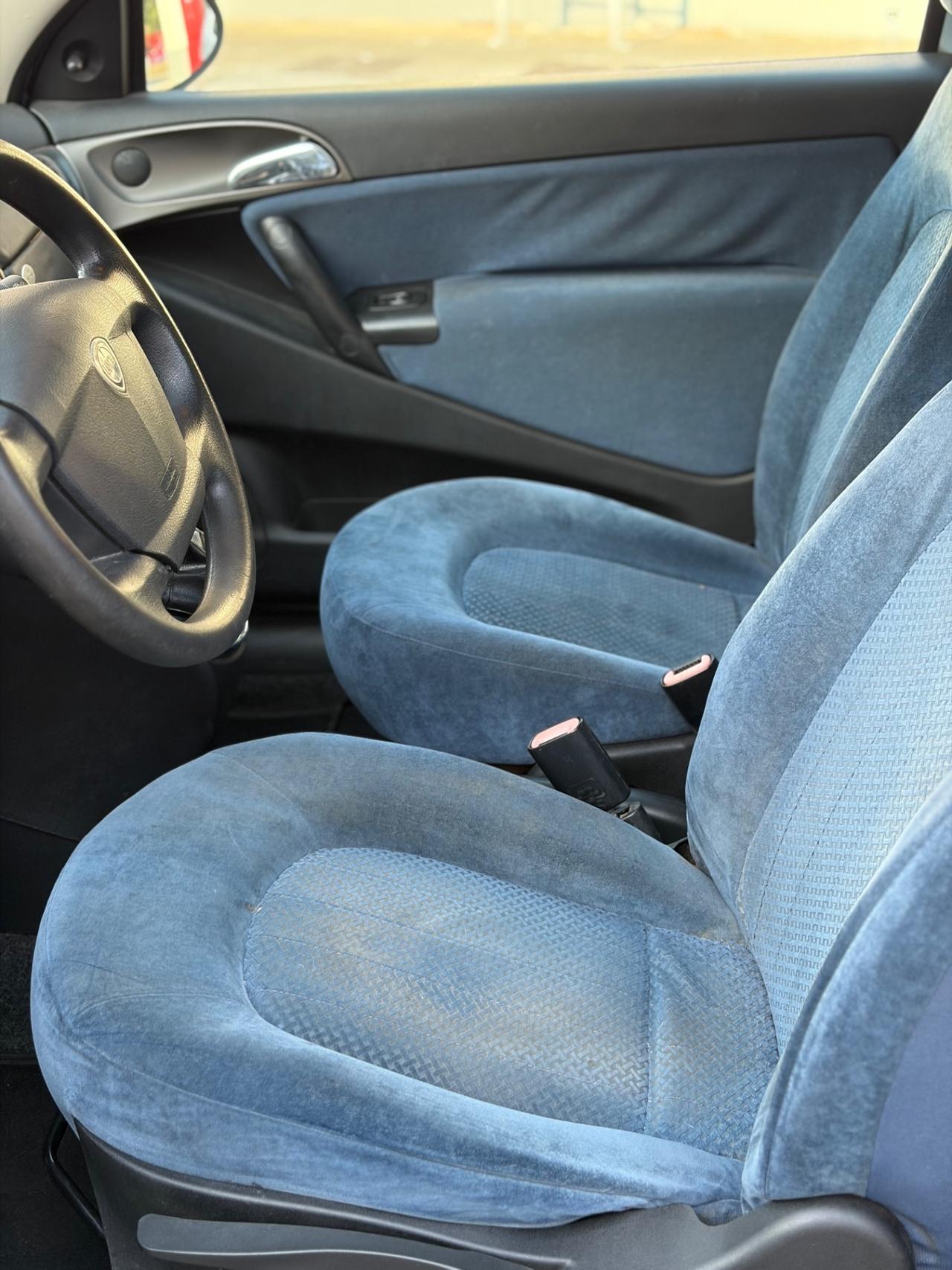 Lancia Ypsilon 1.2 16V Oro