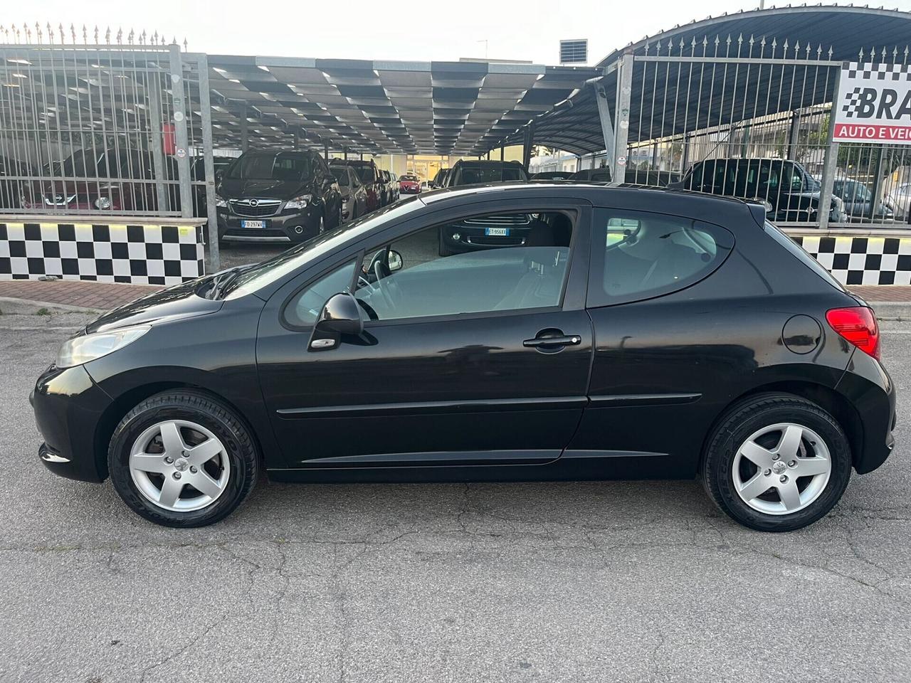 Peugeot 207 1.4 8V X Line - 2009