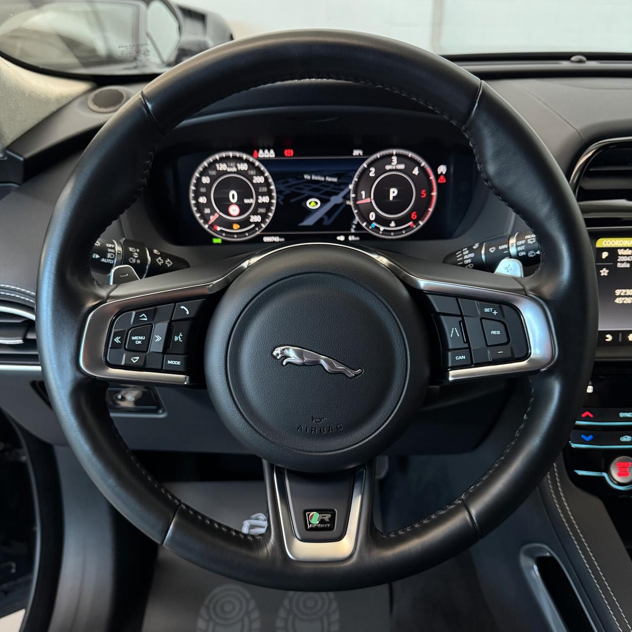Jaguar F-Pace R-Sport 2.0cc 180cv AWD CarPlay Finanziabile