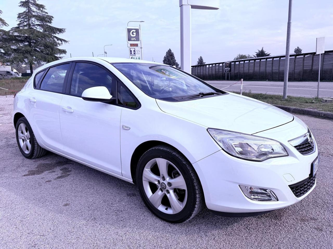 Opel Astra 1.7 CDTI 110CV 5 porte Ok neopatentati