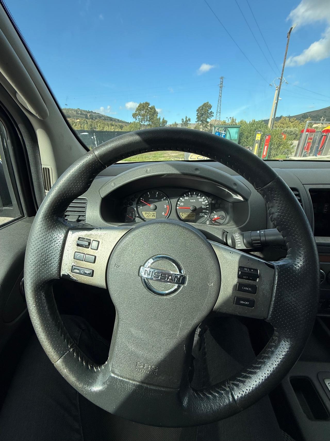 Nissan Navara 2.5 dCi 4 porte Double Cab LE