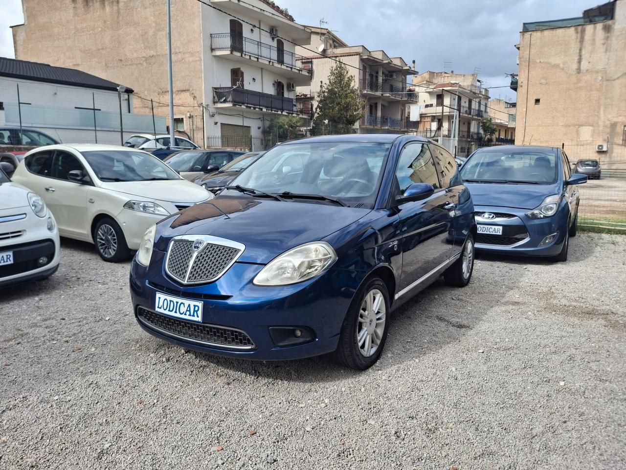 Lancia Ypsilon 1.3 MJT 90 CV Oro