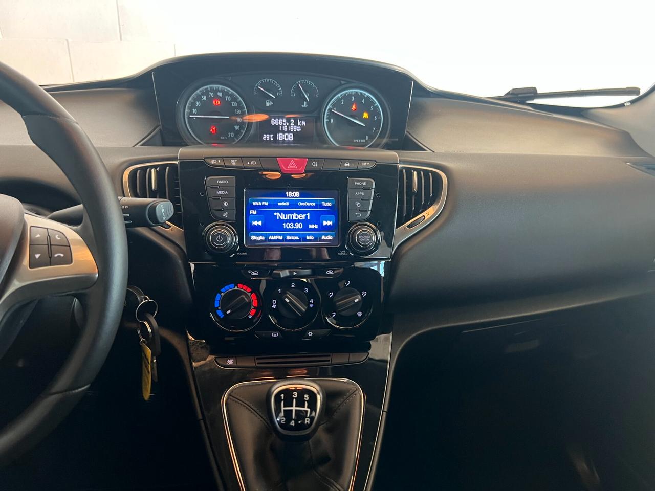 Lancia Ypsilon 1.2 69 CV 5 porte Gold OK NEOPATENTATI