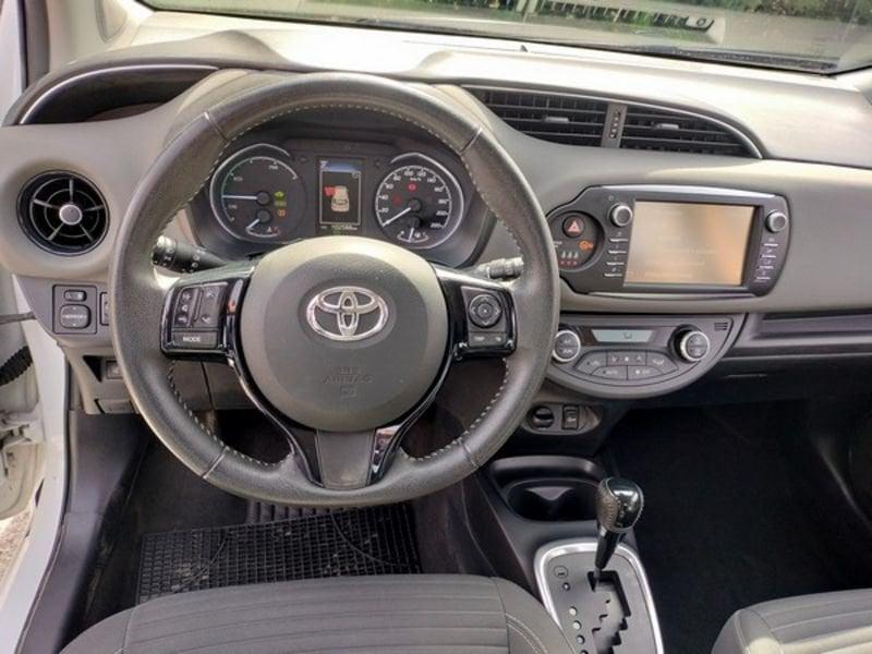 Toyota Yaris Hybrid Business