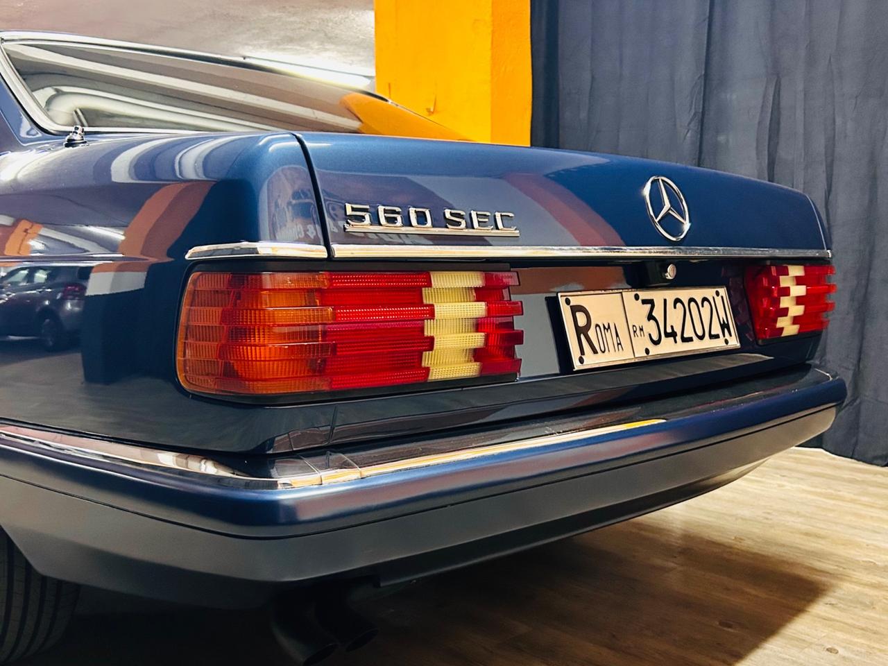 MERCEDES 560 SEC COUPÈ CON 165.412 MIGLIA IN CONDIZIONI DA VETRINA