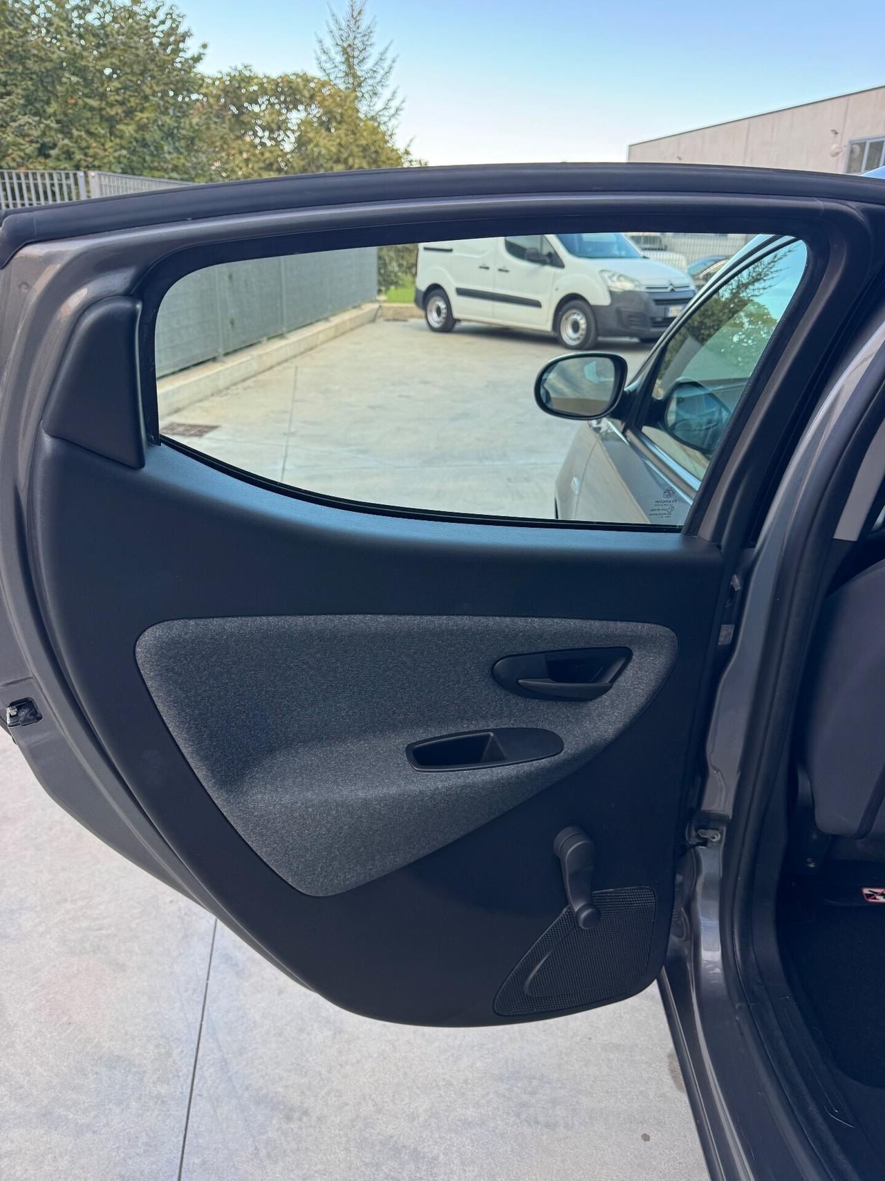 Ypsilon 1.0 FireFly 5 porte S&S Hybrid Silver