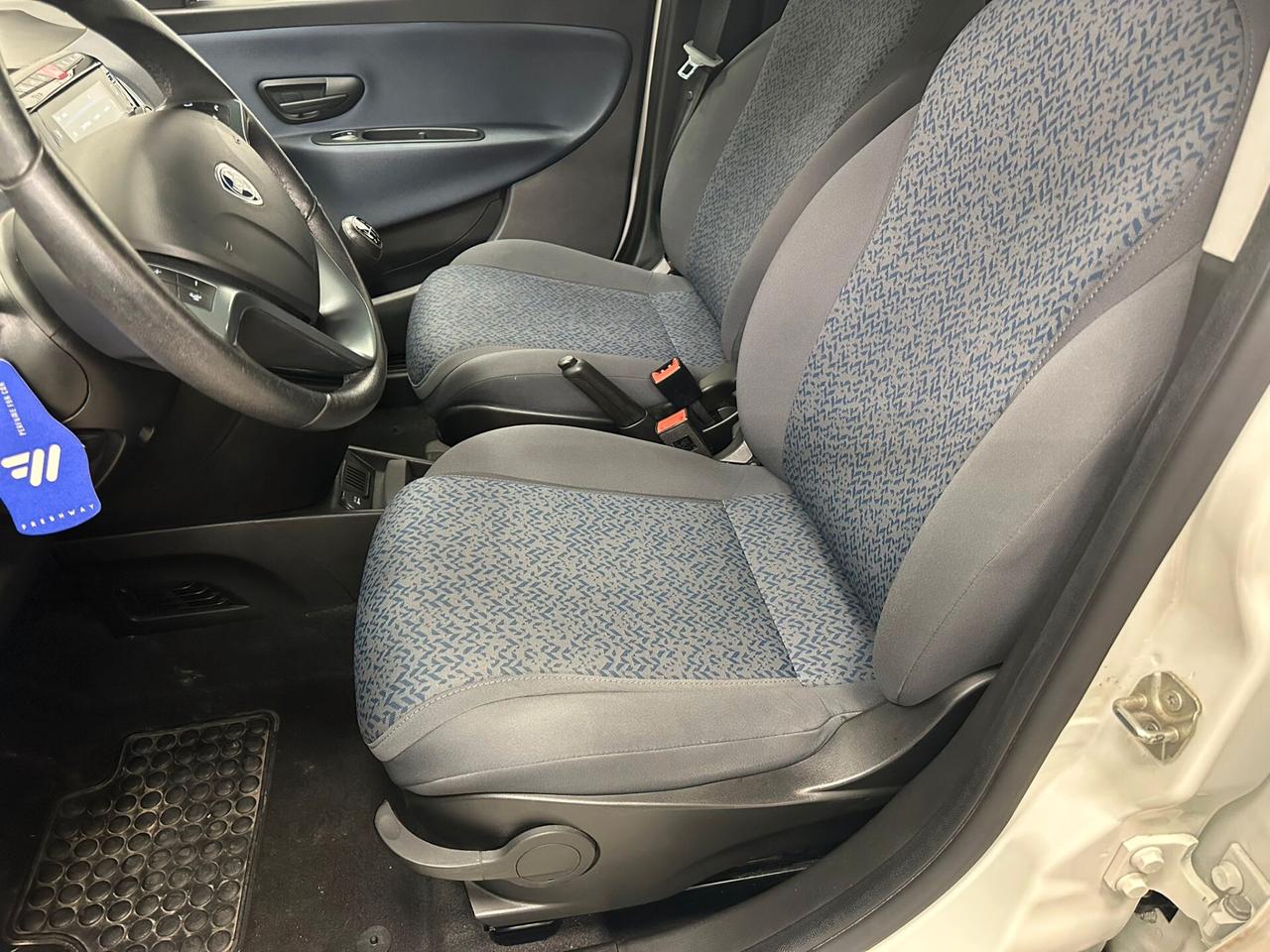 Lancia Ypsilon 1.0 FireFly 5 porte S&S Hybrid UnYca