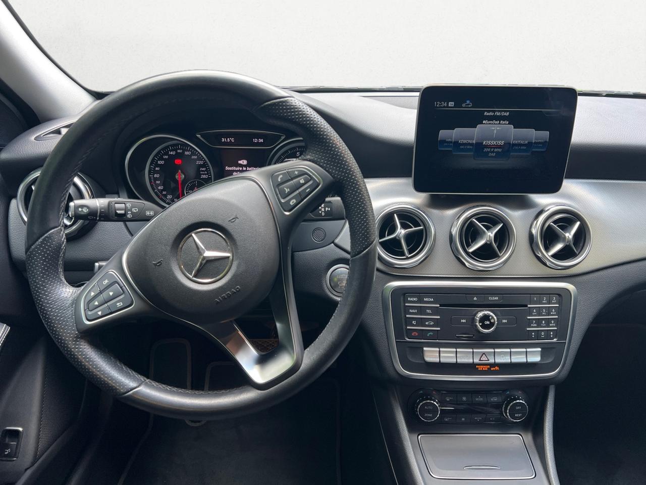 Mercedes GLA 180 Premium auto KM 30.300