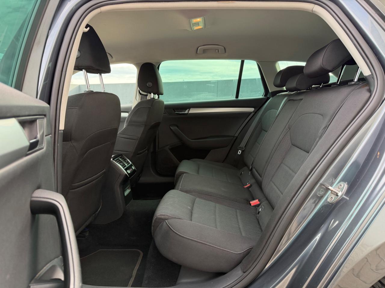 Skoda Superb 2.0 TDI DSG Wagon Style