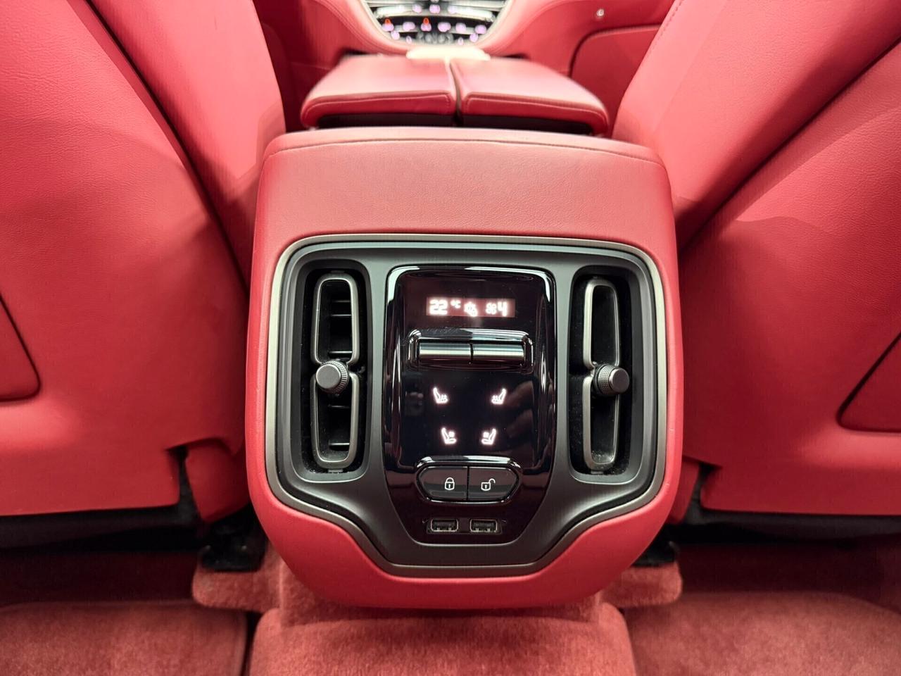 Aston Martin DBX 707 (143)