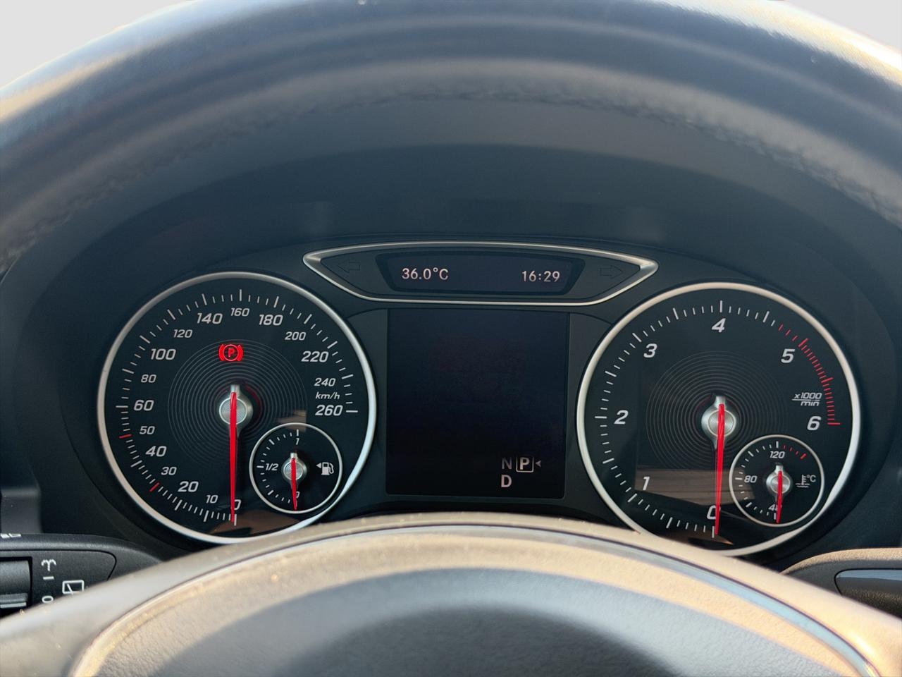 MERCEDES Classe GLA (X156) GLA 200 d Automatic Business