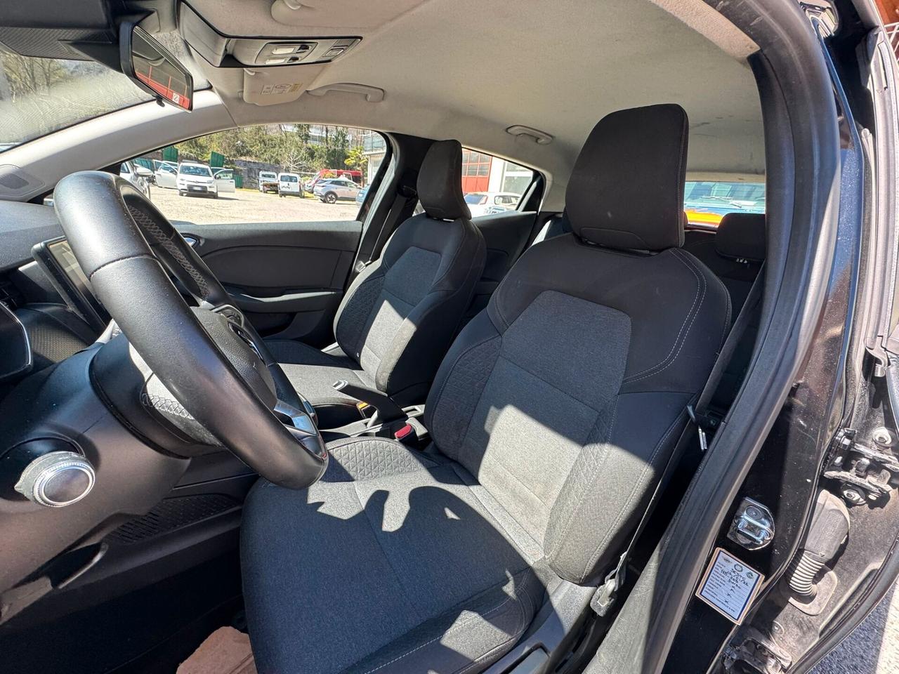 renault clio adatta a neop. garantita