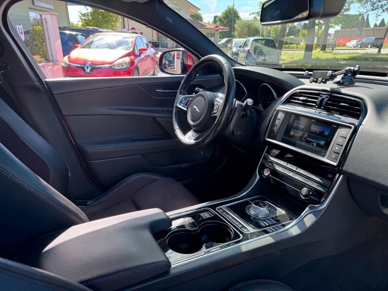 Jaguar XE R-sport