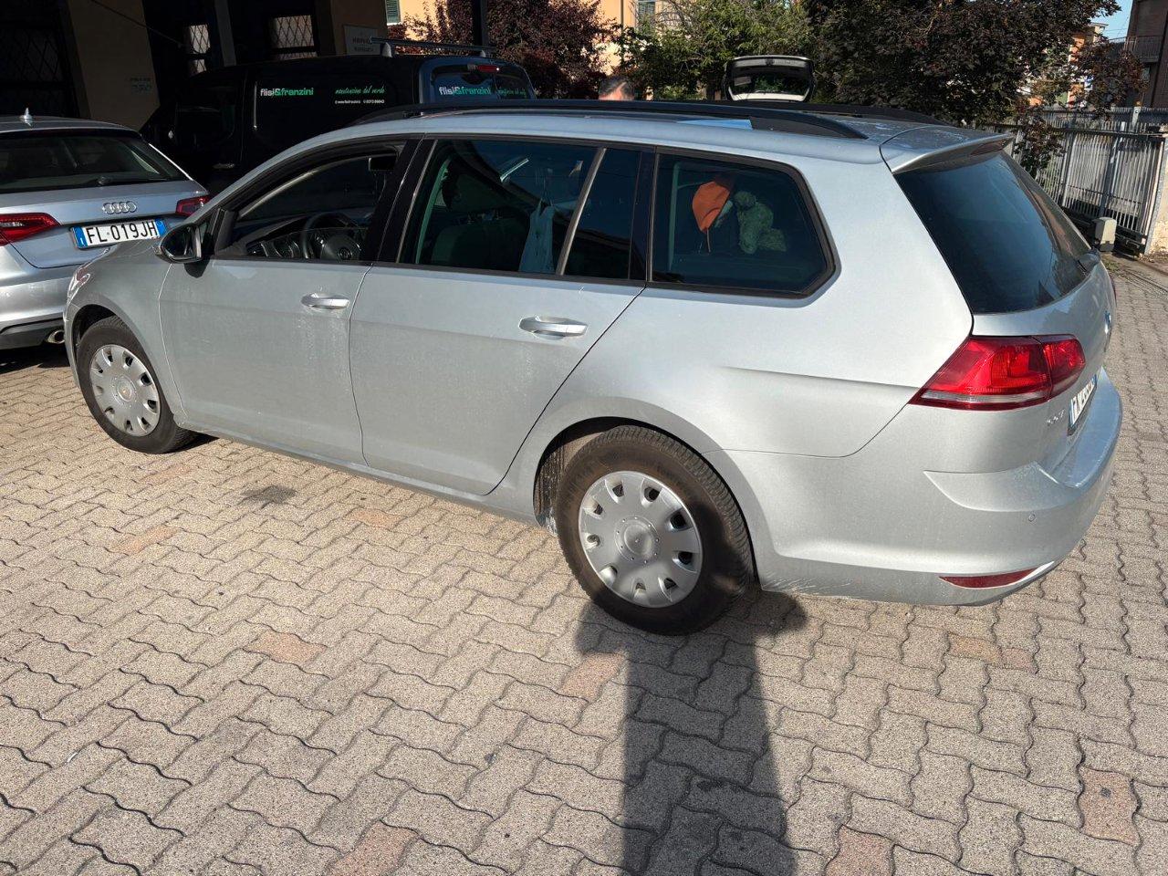Volkswagen Golf Variant 1.6 tdi Comfortline 110cv OK NEOPATENTATO
