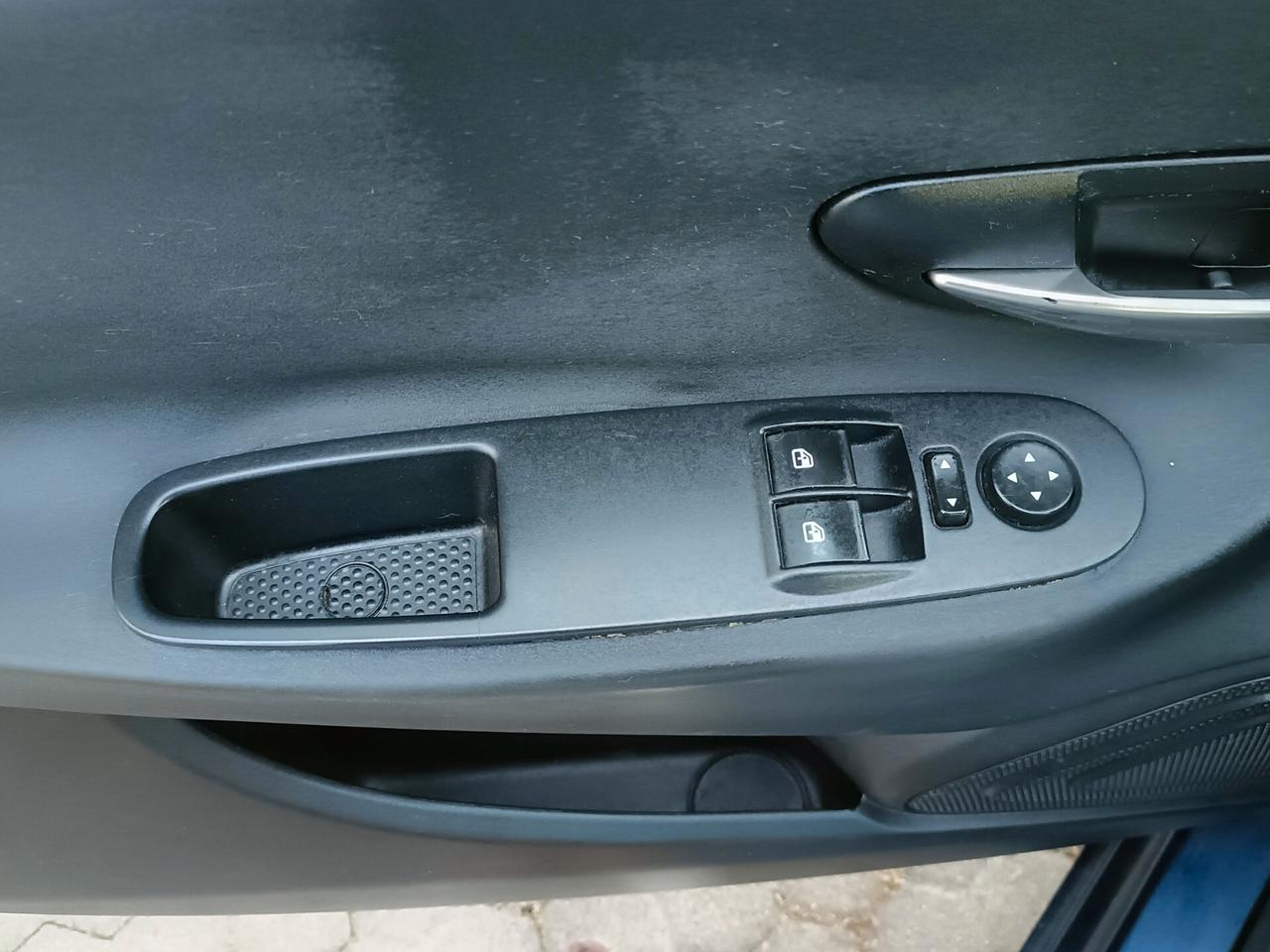 Lancia Ypsilon 1.2 69 CV 5 porte Gold