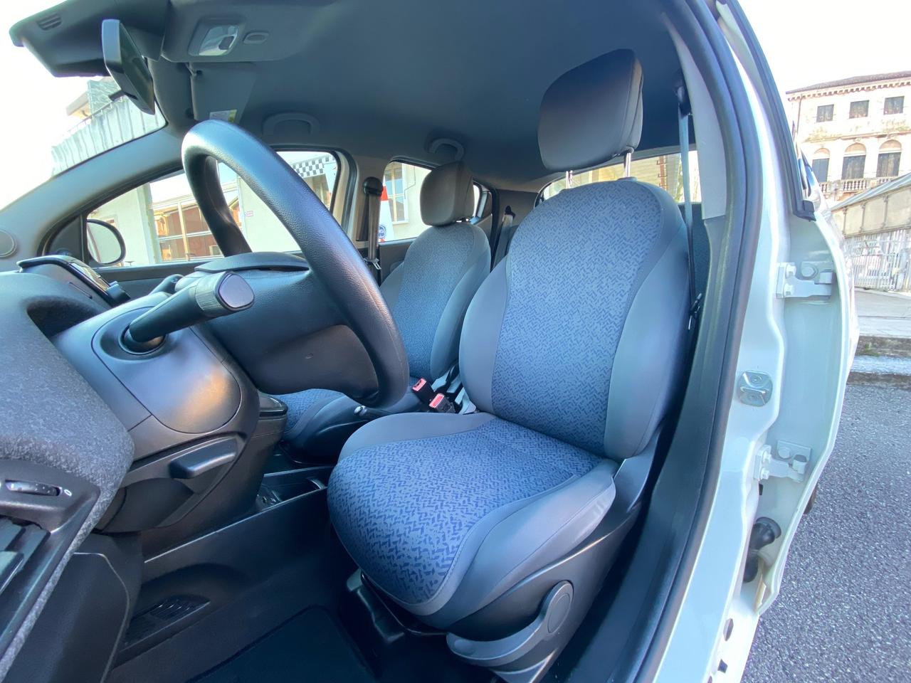 Lancia Ypsilon 1.0 FireFly S&S Hybrid Ecochic Silver